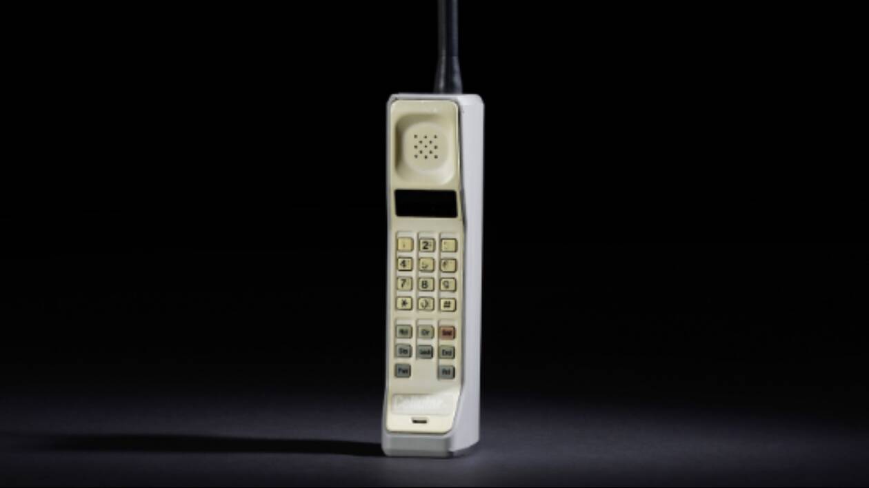 Primo cellulare in commercio: 6 marzo 1983