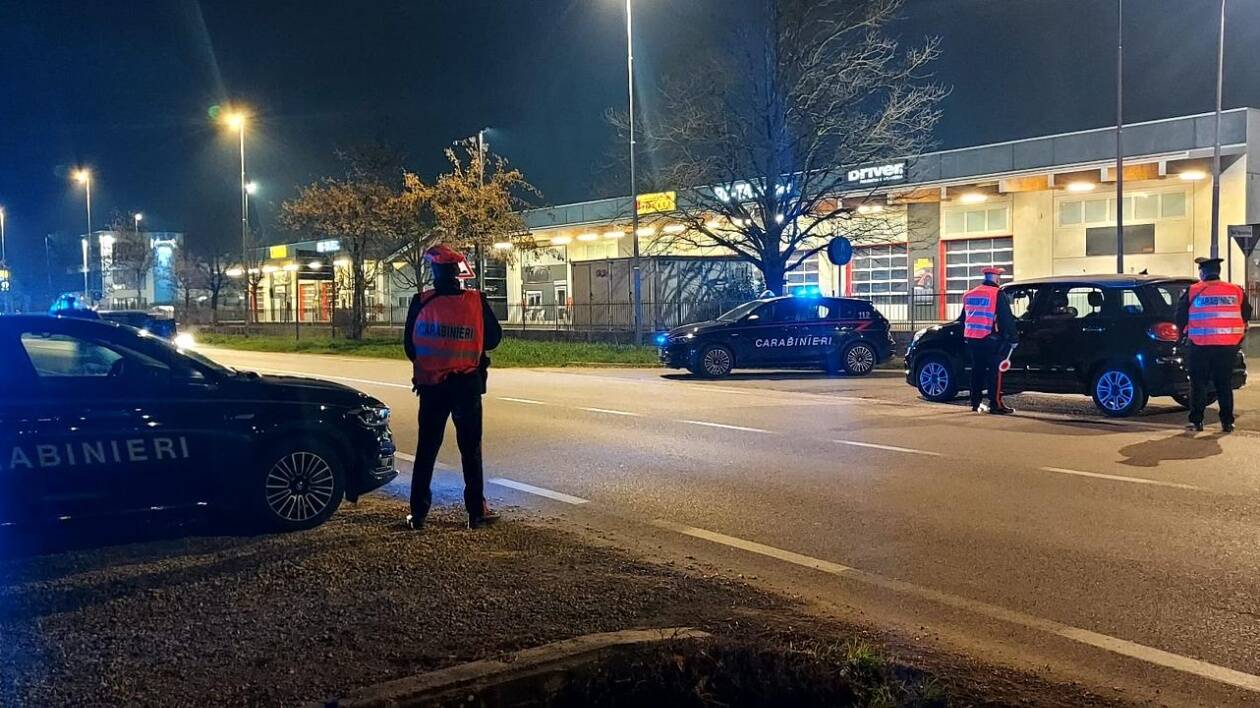 Mirandola vettura dell’ex compagno in fiamme e un anno di persecuzioni: arrestata una donna