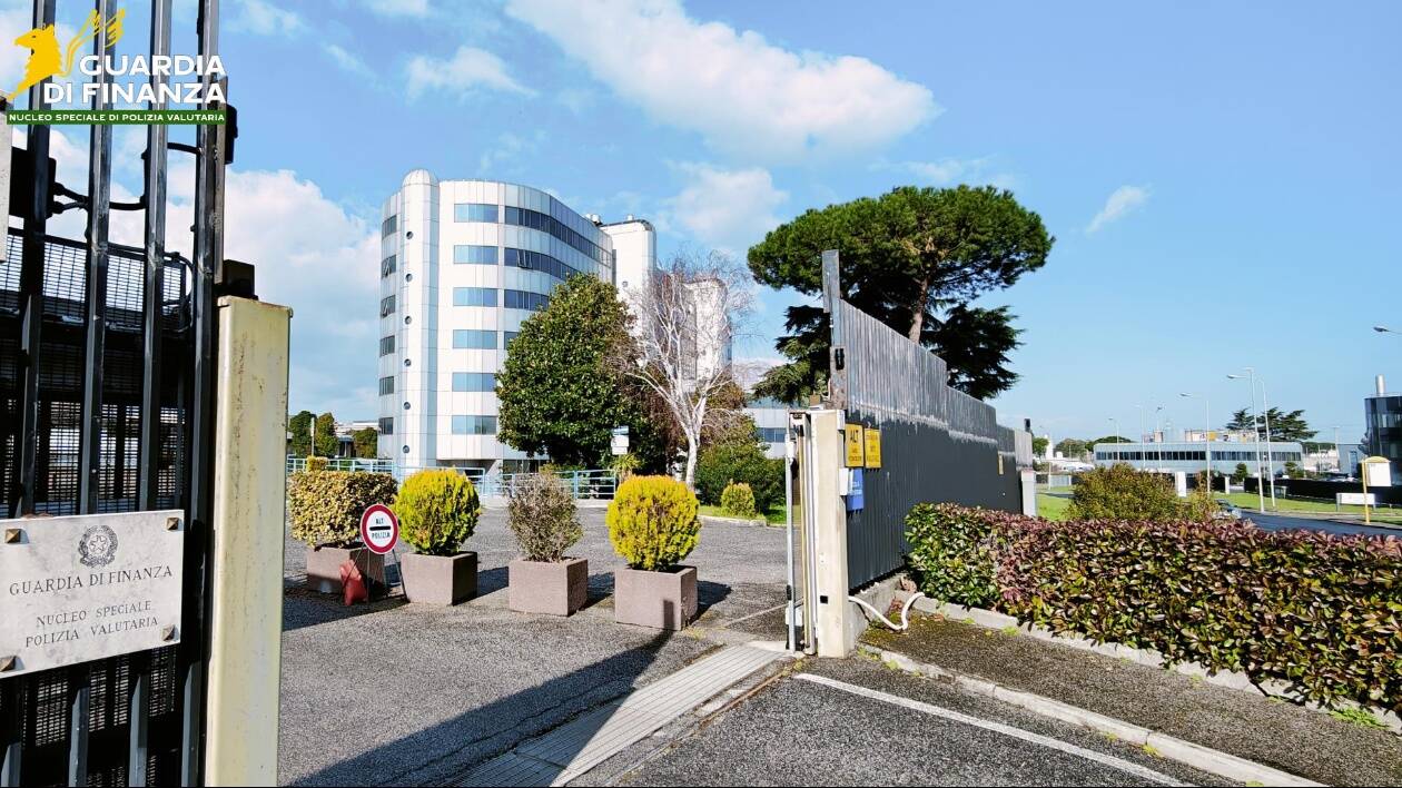 Truffe telefoniche per svuotare conti bancari: soldi al clan dei casalesi, 2 arresti