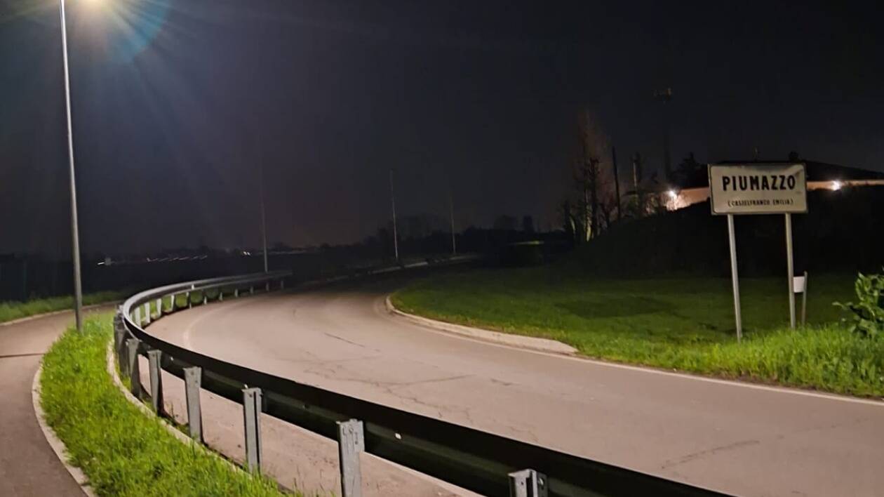 Piumazzo al buio: da mesi spenti 11 lampioni in via Noce