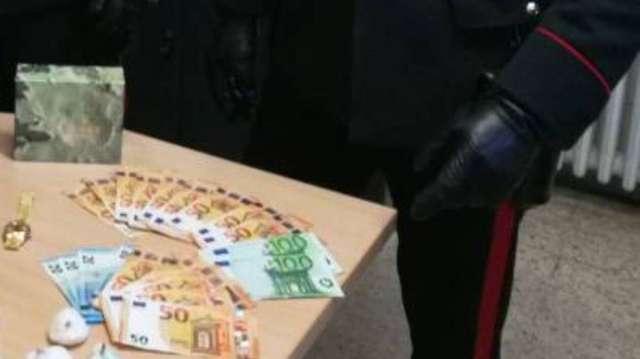 In casa un market di droga: arresti domiciliari per un 30enne