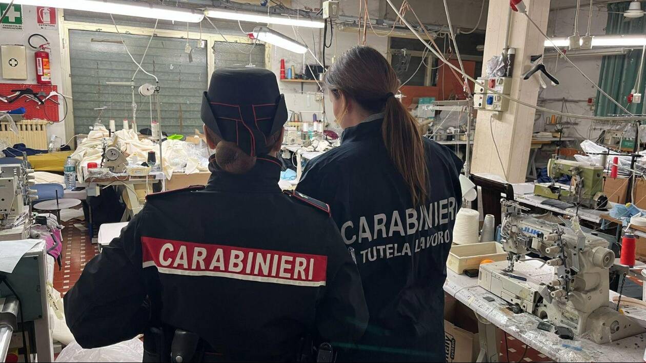 Novi di Modena, lavoro nero in un laboratorio tessile: denunciato cinese 45enne
