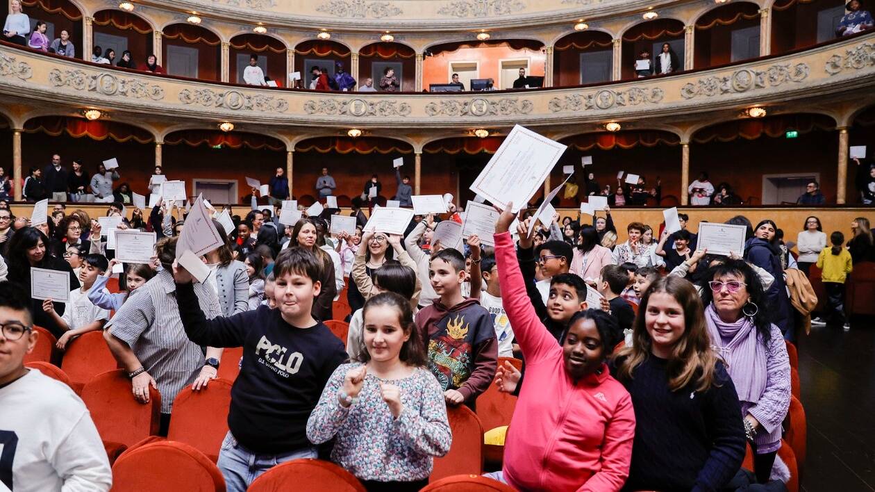 'Scuola senza confini': Modena ha 300 nuovi giovani cittadini onorari