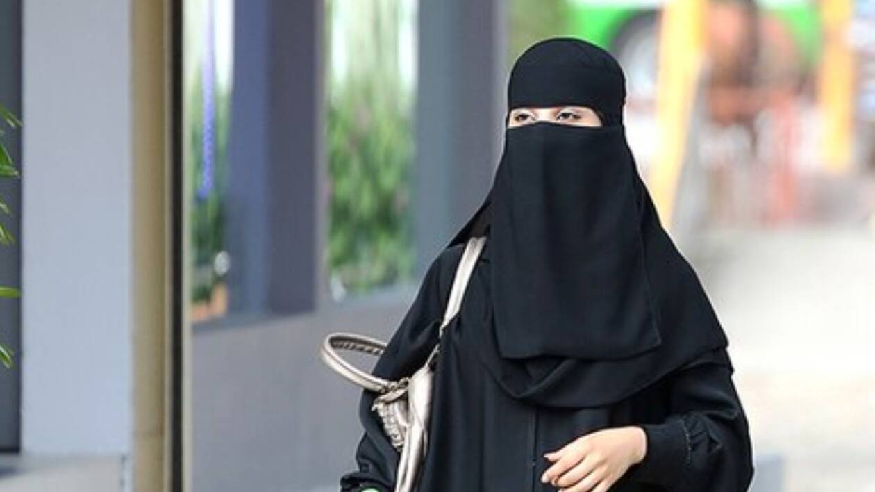 Burqa e niqab, Giovanardi: 'Proibire uso in pubblico'