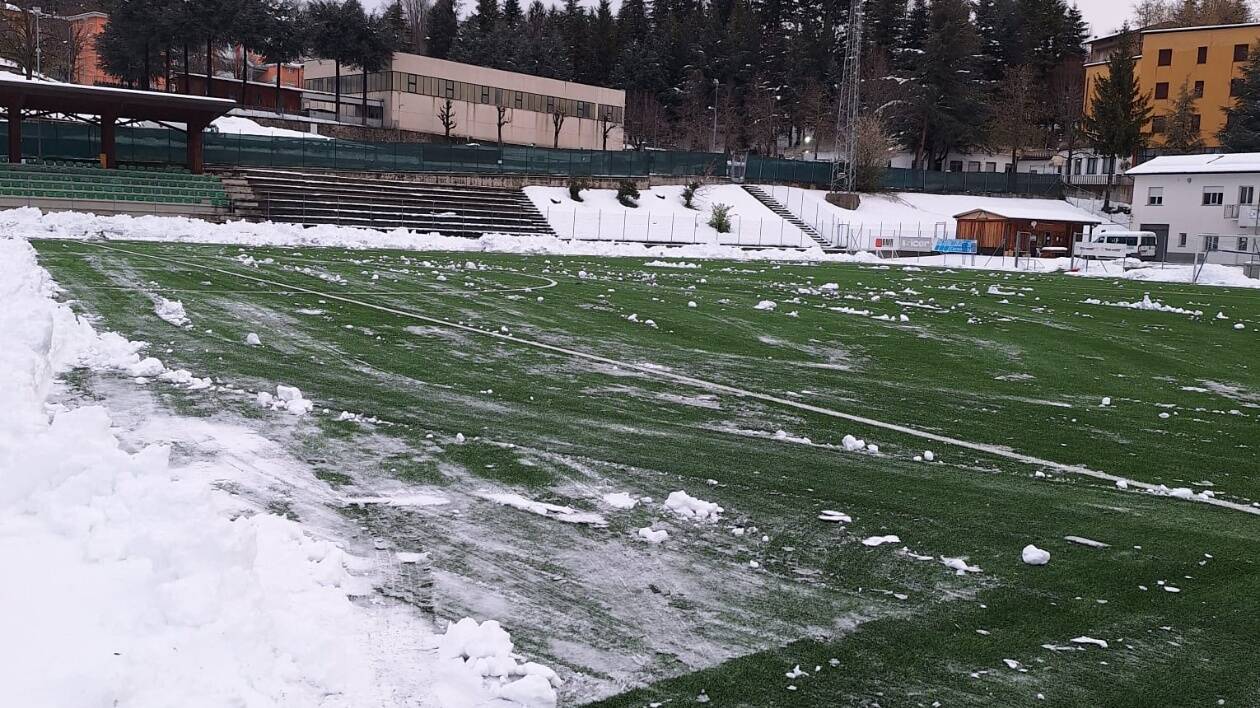 La neve ferma i dilettanti, ma solo a metà