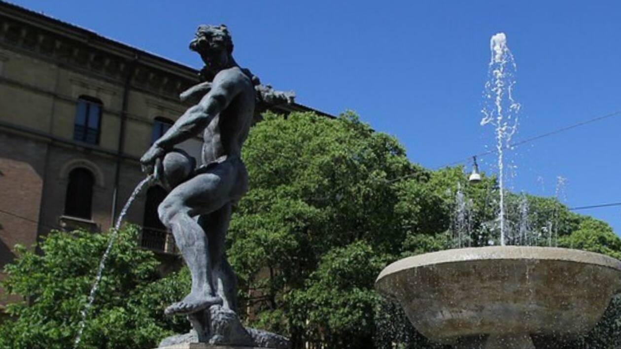 L'Associazione Volontari Ospedalieri compie 40 anni e colora le fontane più belle