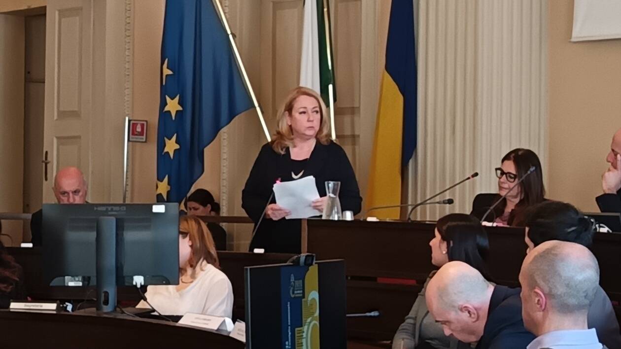 'Senza alternanza, democrazia più debole': Isabella Bertolini scuote la liturgia degli 80 anni di Consiglio Comunale