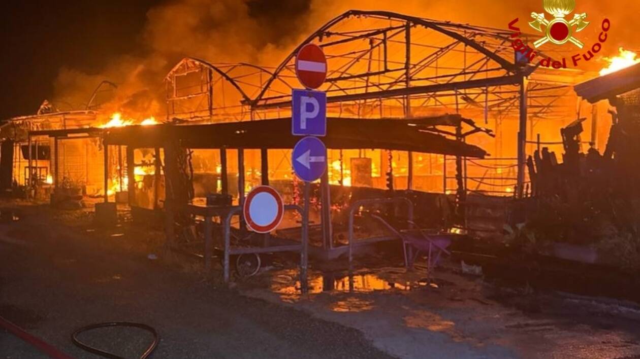 Campogalliano: grande incendio devasta azienda agricola