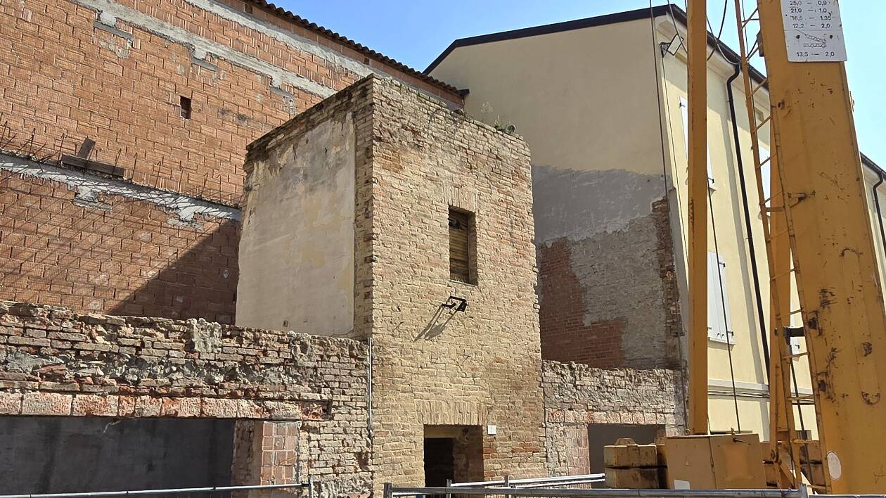 Novi di Modena, riparte il cantiere per la ricostruzione della Torre Civica