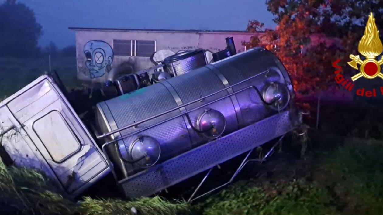 Modena, tragedia in via Emilia ovest: in un frontale con un autocarro muoiono tre persone