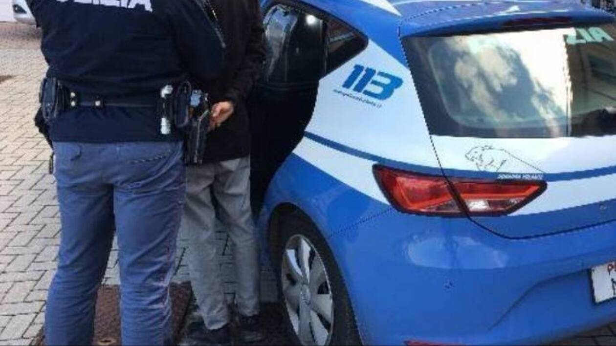 Mirandola, prende a pugni e calci i poliziotti: arrestato 39enne marocchino