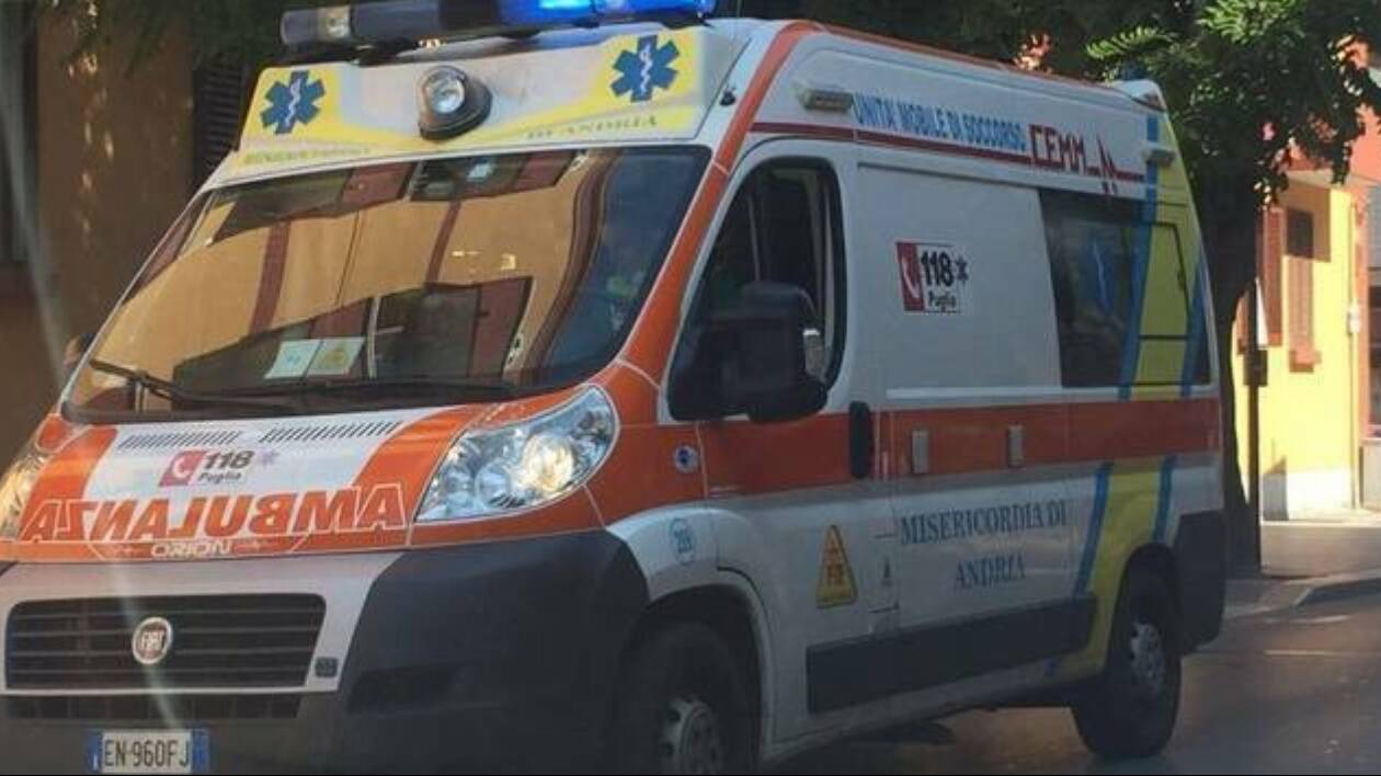 Finale Emilia, 16enne travolto da un camion alla fermata del bus: è gravissimo