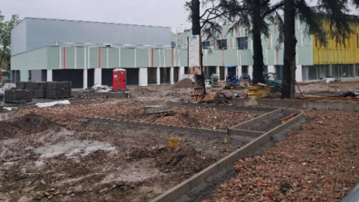 'Marano, la nuova scuola elementare è ancora un cantiere ma si convoca un'assemblea per il trasloco'