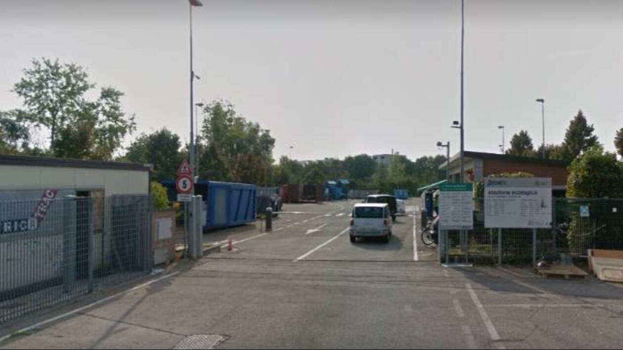 Modena, furto all'isola ecologica: dopo la denuncia la polizia locale sorprende 4 persone