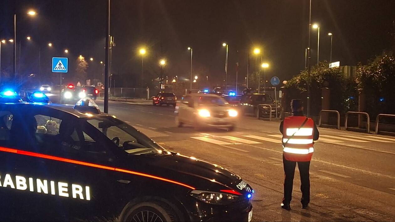 Controlli nel ponte del primo maggio: due fermati con droga in auto