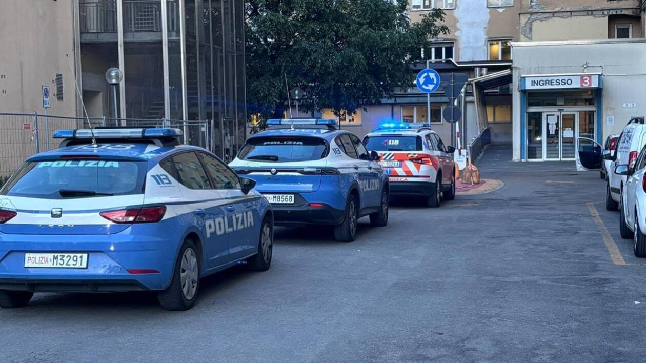 Modena, tragedia al Policlinico: finestra lasciata aperta, paziente si getta dal quinto piano e muore