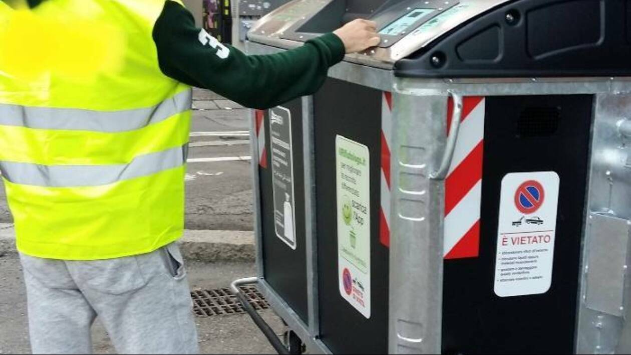 Rifiuti Modena, ritorno ai cassonetti: la controrivoluzione prosegue in via Moreali e via Giardini