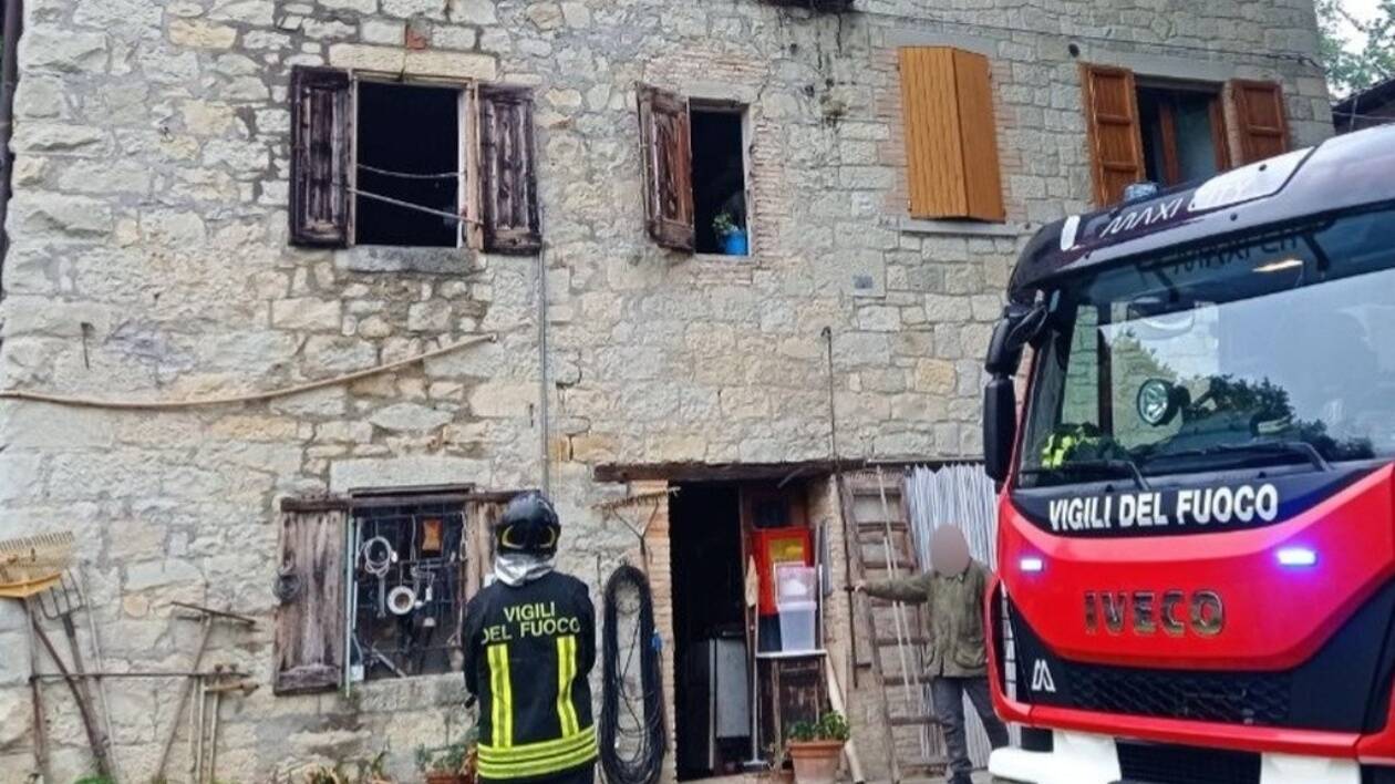 Pavullo, incendio in appartamento: un intossicato