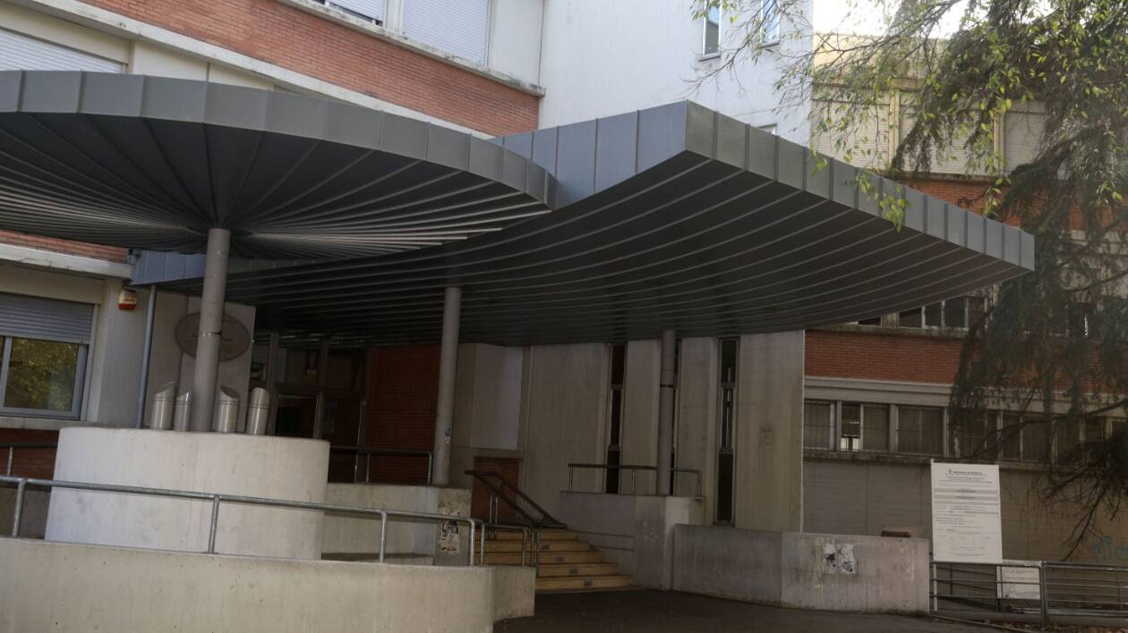 Modena, studente porta a scuola grosso proiettile bellico: allarme al Liceo Muratori