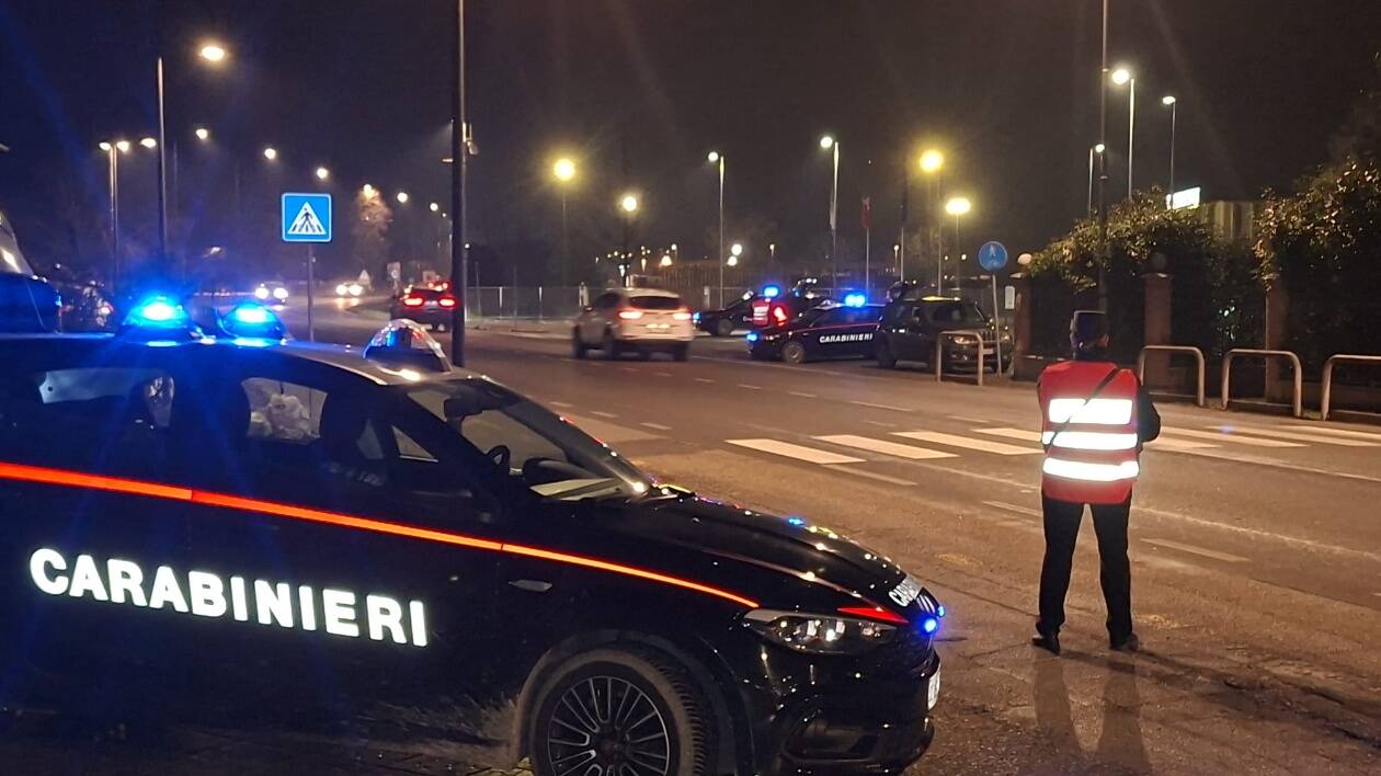 Carpi, tentano due furti in negozi della città: denunciati un gambiano e due moldave