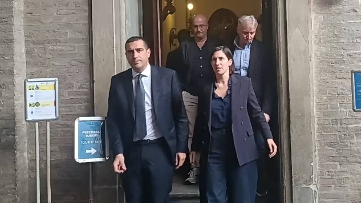 Strage di Modena, Elly Schlein in piazza Grande con De Pascale, Bonaccini e Baruffi