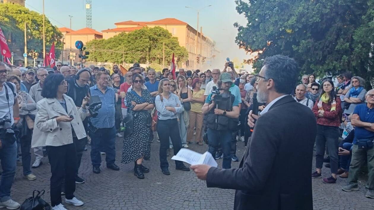 Strage di Modena, Pd, M5S, Rifondazione, Cgil e Anpi in piazza: ‘Via le canaglie fasciste’