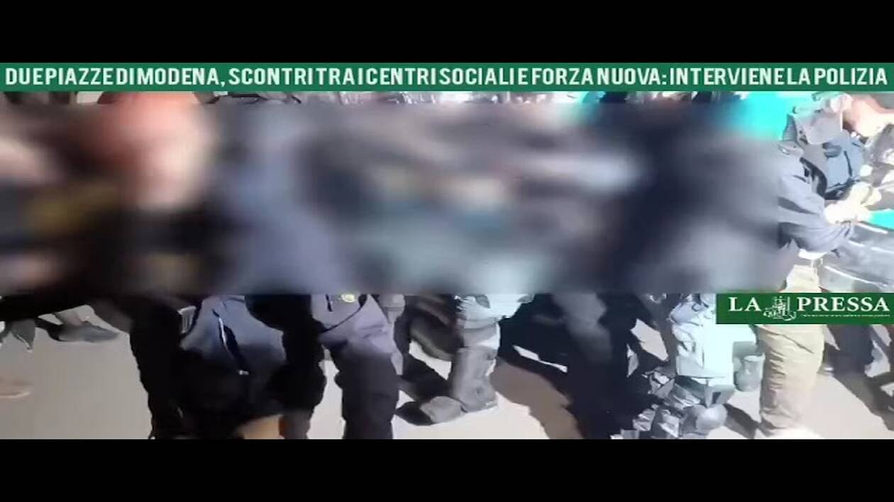 Strage di Modena, la vergogna degli scontri di piazza: specchio di una politica che strumentalizza l'orrore