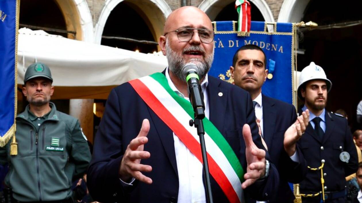 Evoca la strage di Modena contro la Schlein: consigliera Lega sospesa. Mezzetti: 'Abbassare i toni'
