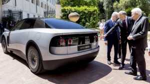 https://www.lapressa.it/articles/079639/ferrari-montezemolo-mattarella-TN.jpg