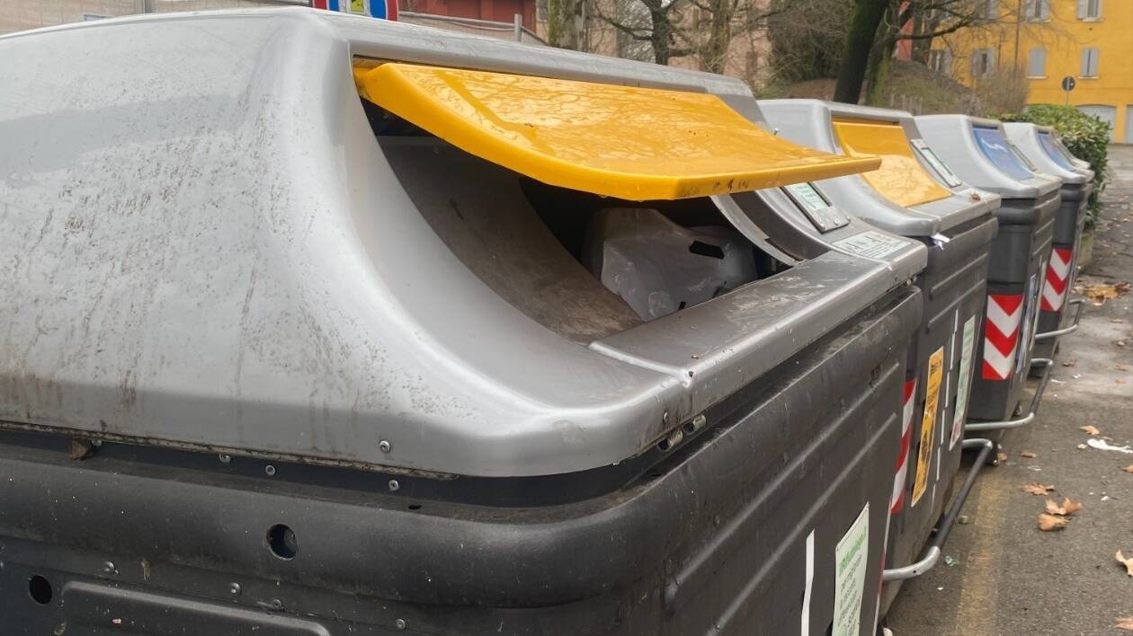 Ritorno ai cassonetti e addio al porta a porta anche in zona Vignolese