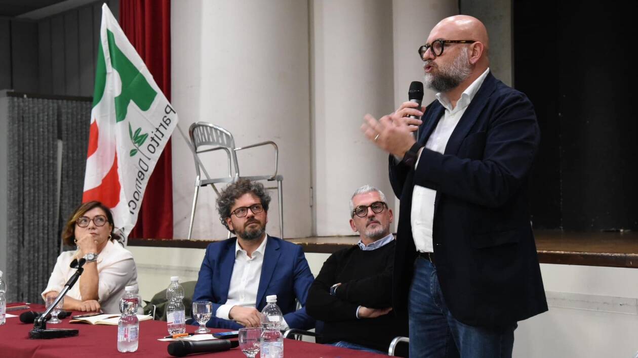 Carpi e Modena, due sindaci civici agli antipodi: la libertà di Mezzetti e la normalizzazione di Righi