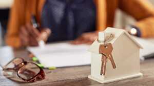 https://www.lapressa.it/articles/079899/nero-agenzie-immobiliari-iva-TN.jpg
