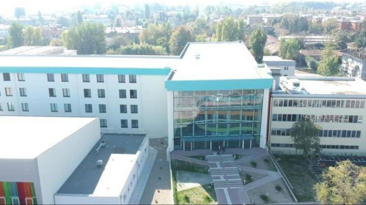 Mirandola, pistola contro il prof, la scuola ridimensiona: 'Nessuna aggressione, scherzo con pistola giocattolo'