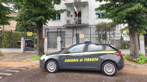 https://www.lapressa.it/articles/080182/finanza-carpi-TN.jpg