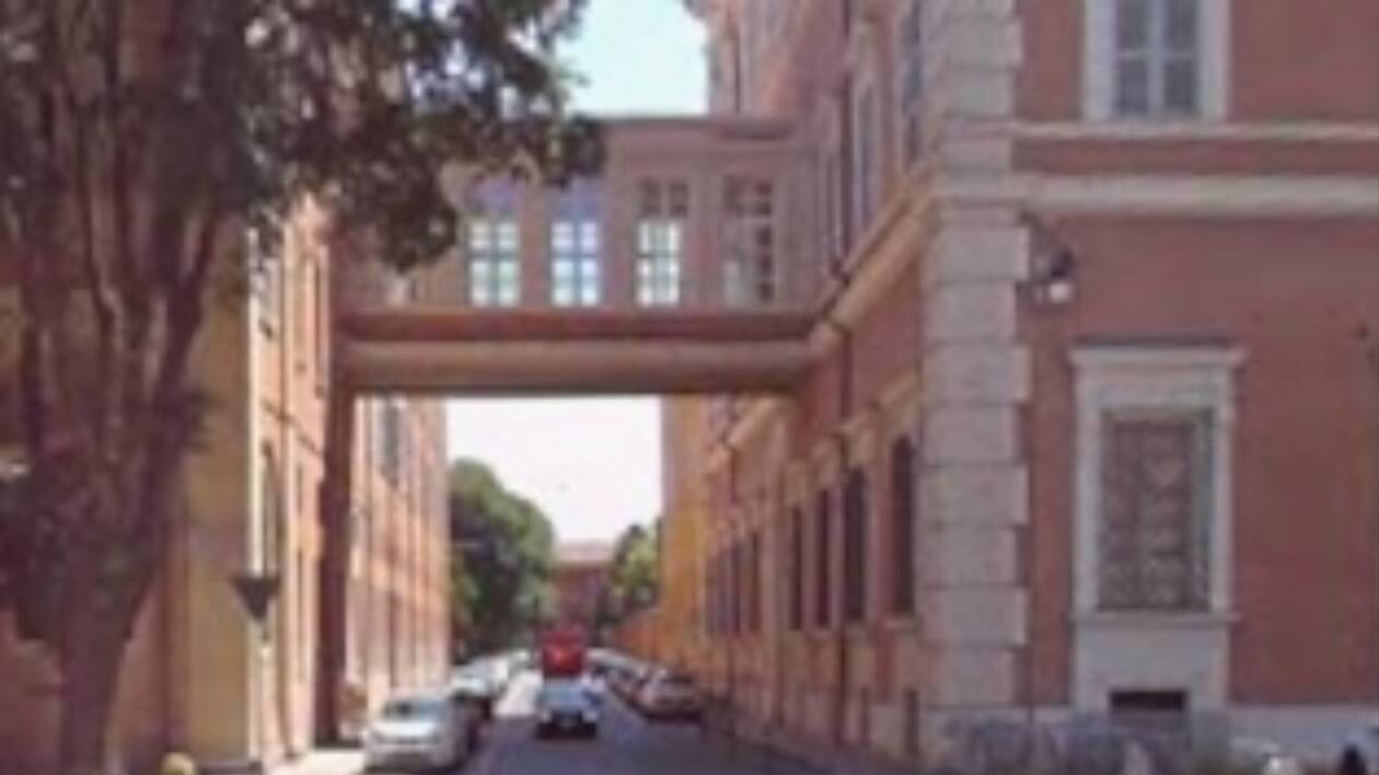 Intonaco si stacca dal ponte dei sospiri dell'Accademia, nessuna conseguenza