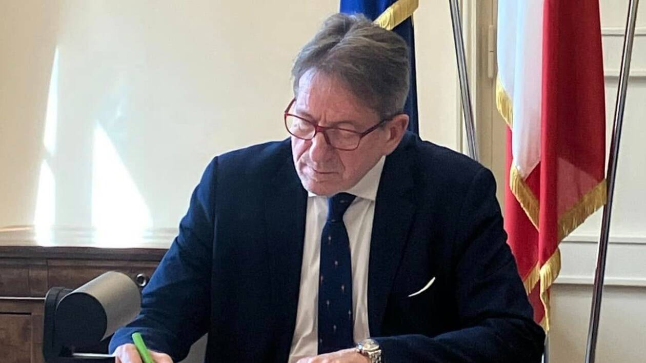 Muzzarelli ora difende il punto nascita di Mirandola, ma sostenne la chiusura di quello di Pavullo