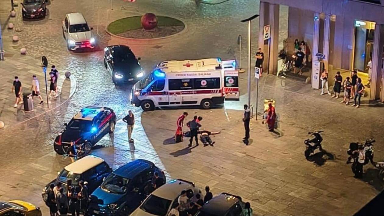 Ubriaco scatena il caos poi picchiato da un gruppo di persone: il caso diventa politico