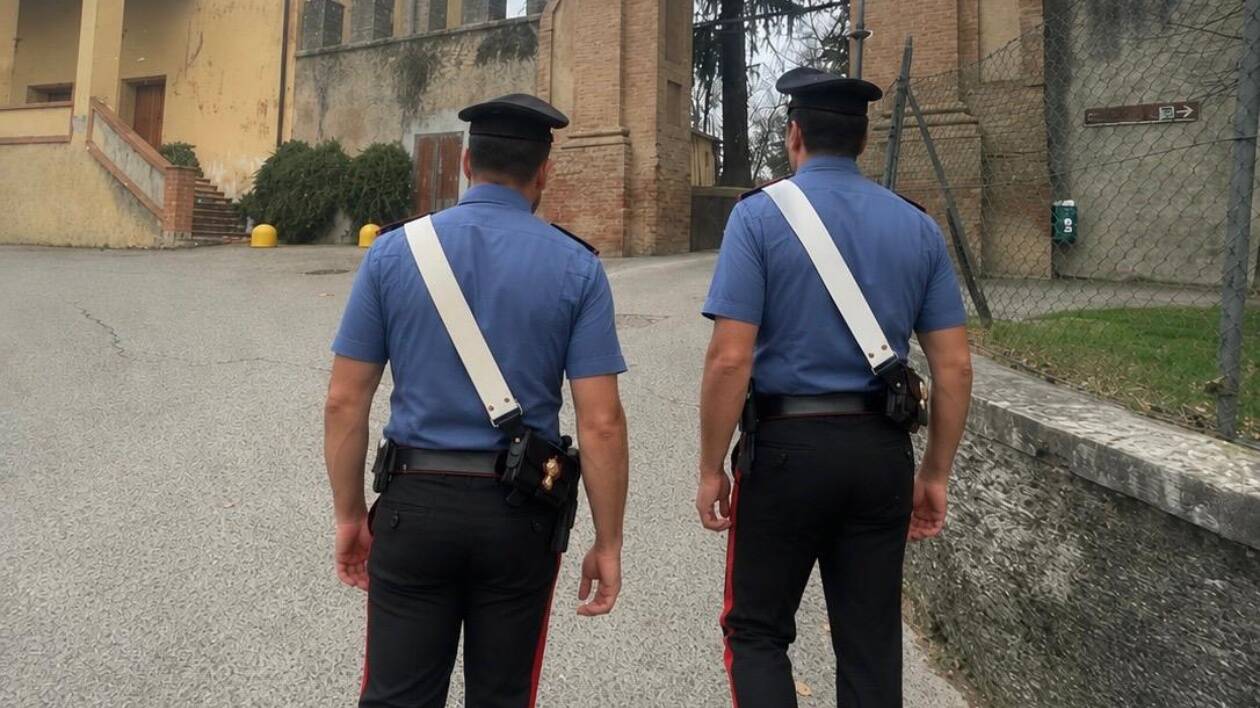 Guiglia, sorpresa mentre ruba le offerte dei fedeli in chiesa: arrestata