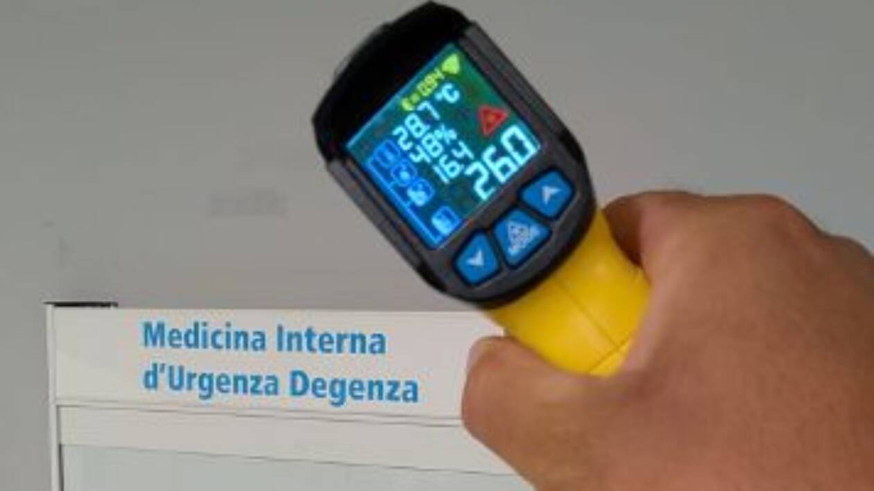 Modena, climatizzazione fuori uso all'ospedale di Baggiovara: 'Pazienti fragili lasciati al caldo'