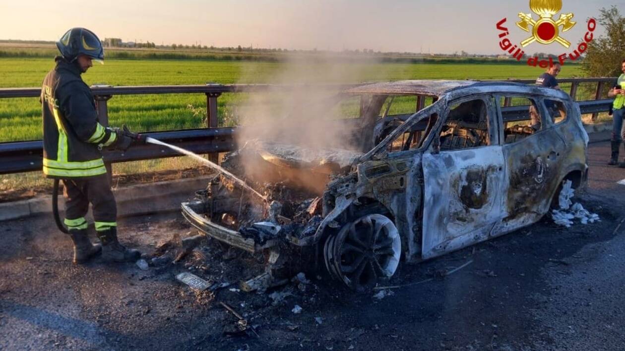 Auto a Fuoco sulla A22, conducente in salvo