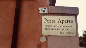 https://www.lapressa.it/articles/080689/carabinieri-porta-aperta-TN.jpg