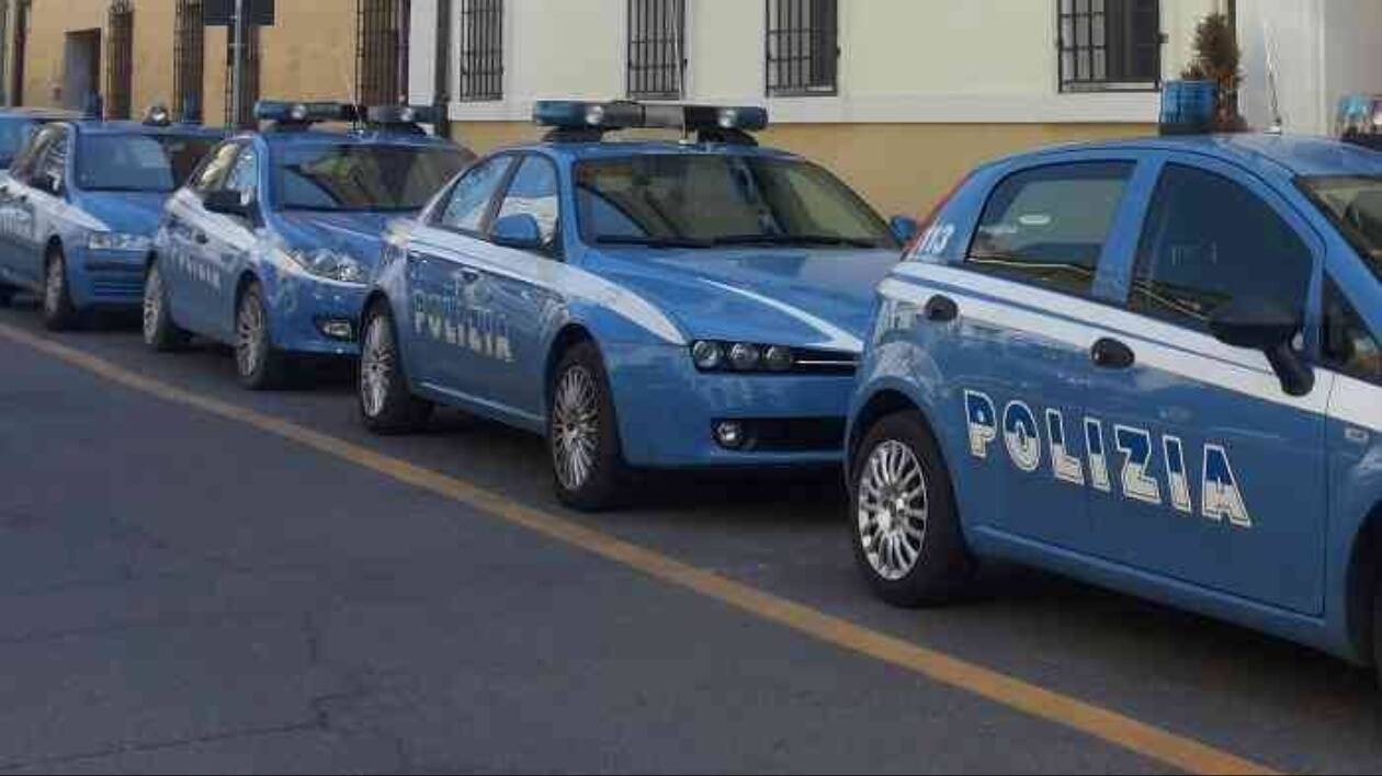 Fermato per un controllo stradale, aveva 6 dosi di cocaina nel cruscotto: arrestato