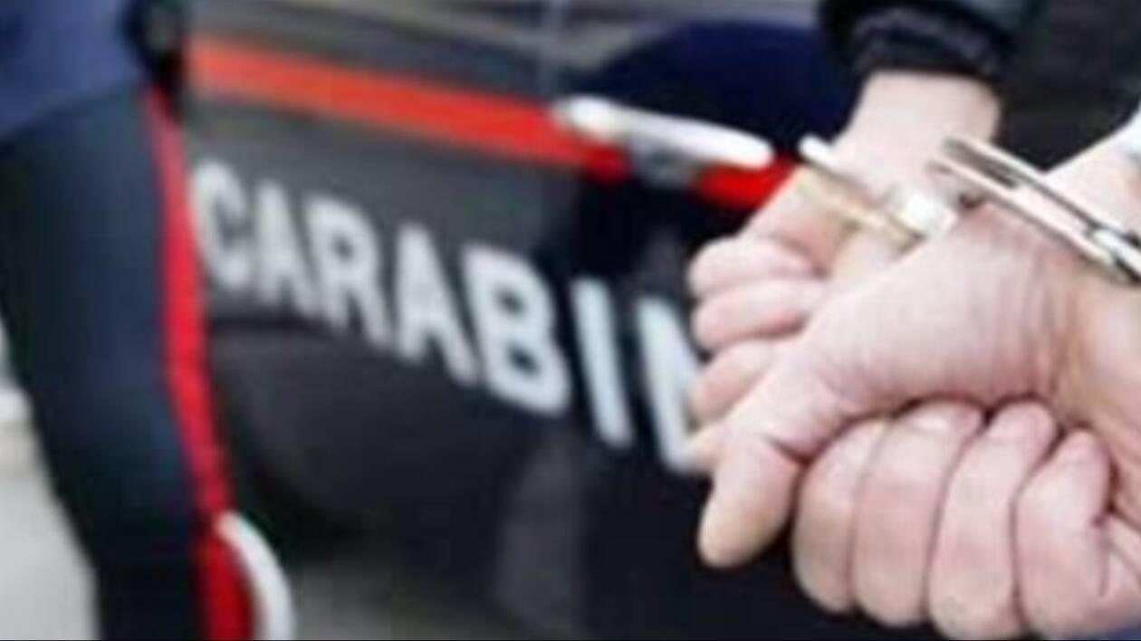 Sassuolo: aggredisce e minaccia Carabinieri intervenuti in un bar, arrestato
