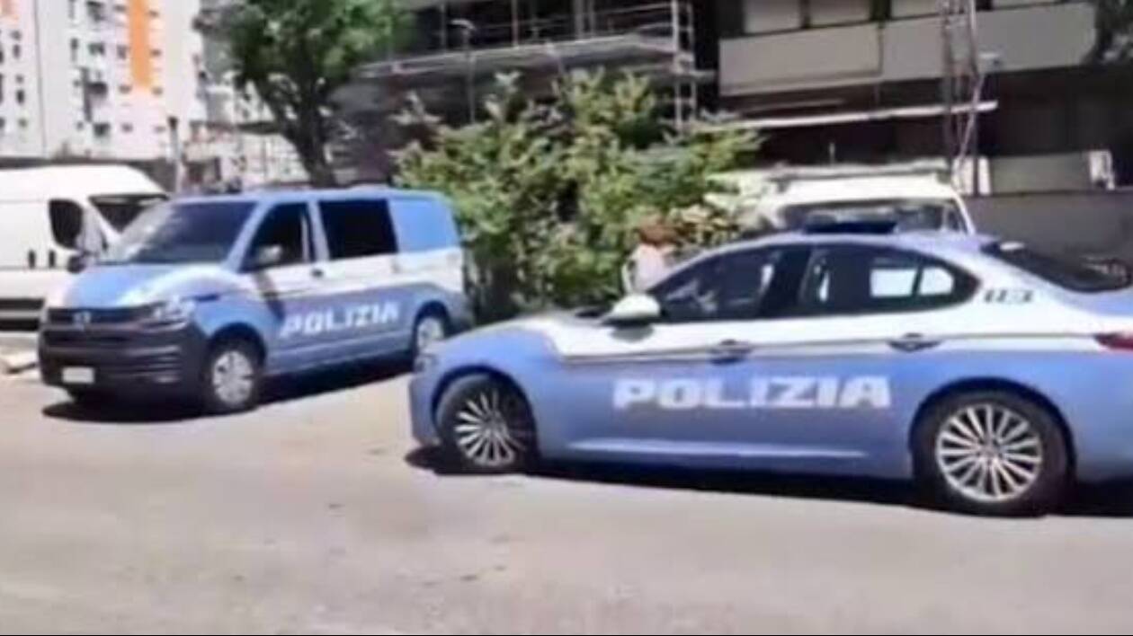 Bologna, uomo ammanettato muore durante intervento della polizia