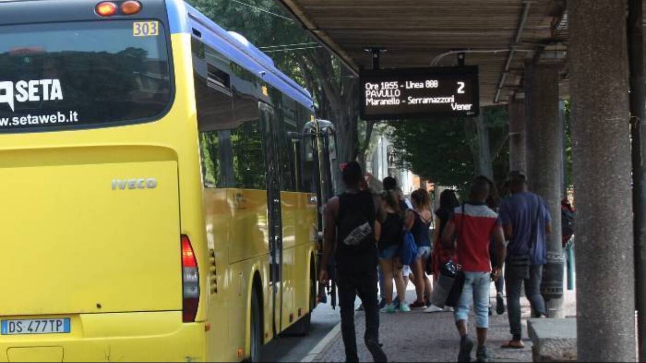 Biglietto del bus a 2 euro: Modena vuole fare la metropoli. Ma solo quando c'è da pagare