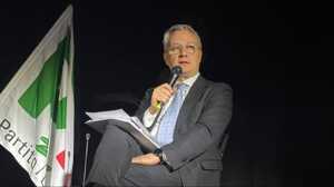 https://www.lapressa.it/articles/080977/pd-modena-seta-stefano-vaccari-TN.jpg