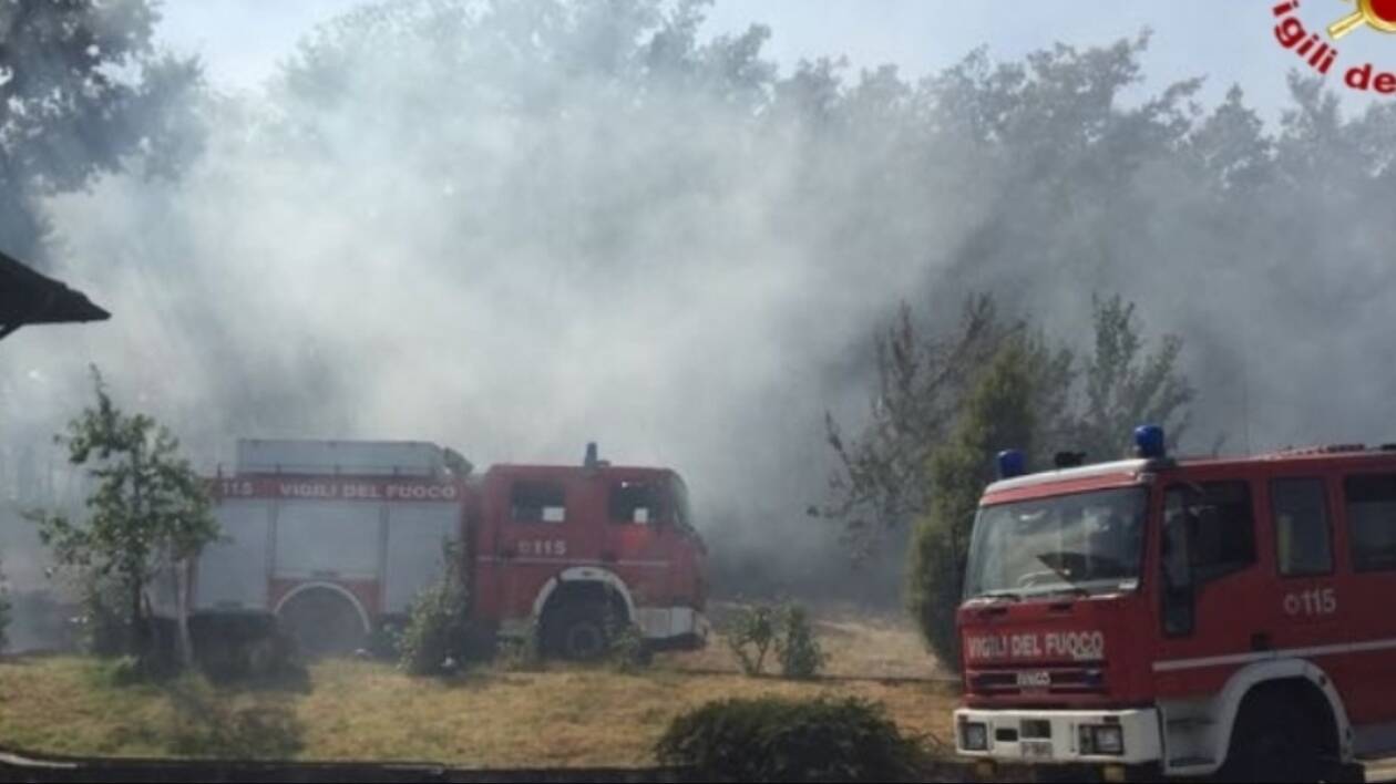 Fiamme a Lama Mocogno: vasto incendio a Vaglio lambisce la via Scoltenna