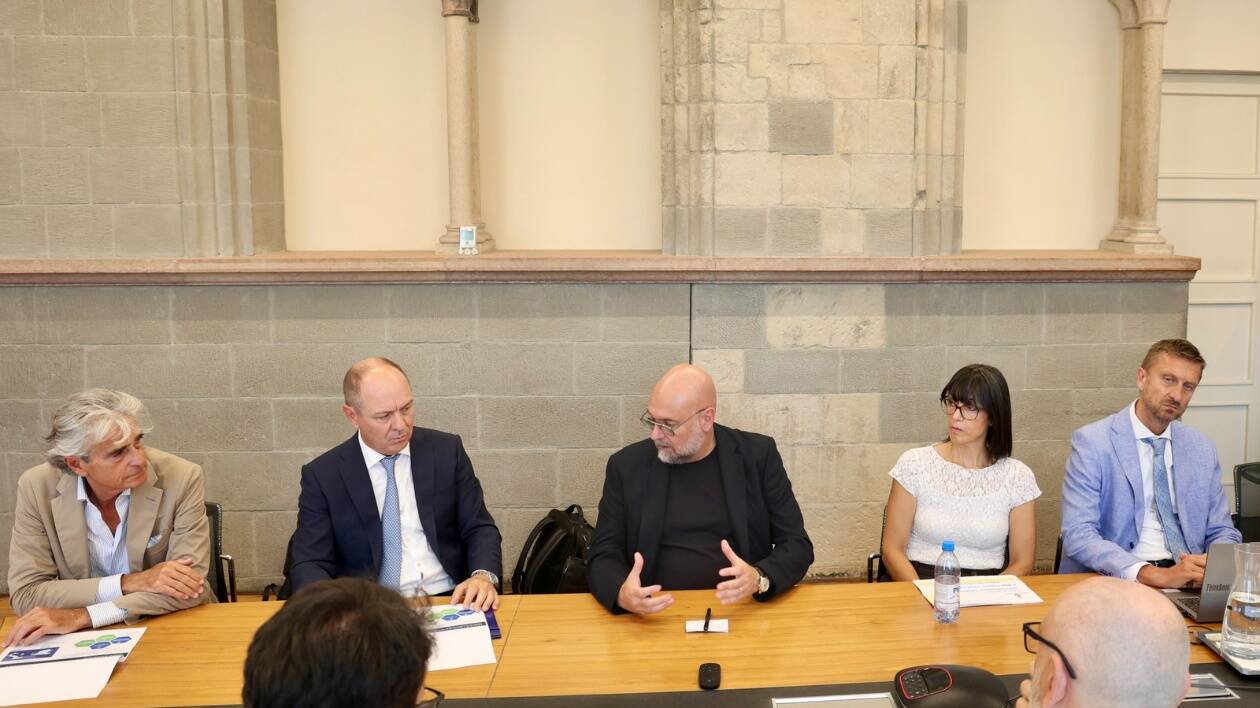 Modena al buio, ora parla il sindaco Mezzetti: 'I cittadini hanno ragione, esigo chiarezza da Edison ed Hera'
