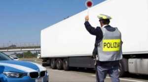 https://www.lapressa.it/articles/081442/polizia-stradale-scacciacani-TN.jpg