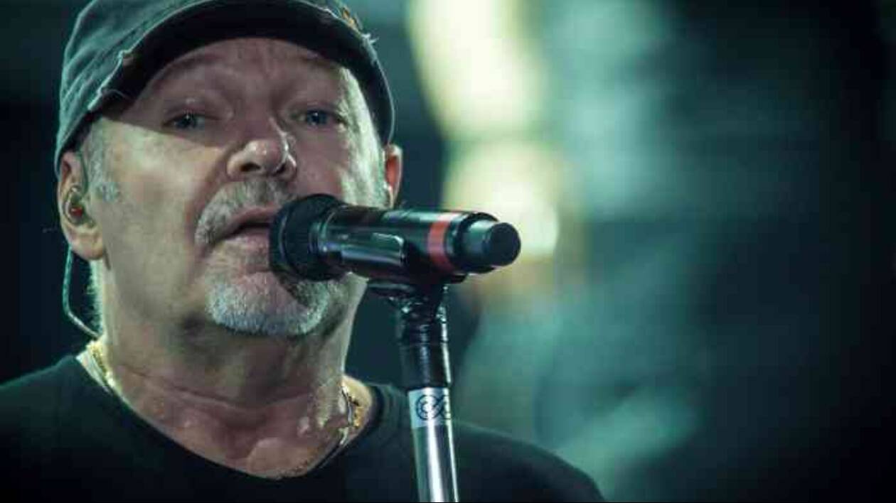 Un fan attacca Vasco sul famoso arresto per droga: 'Hai fatto l'infame'. Il rocker: 'Denuncio'